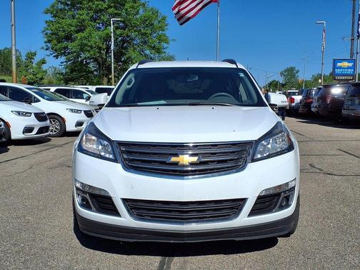 Summit White 2017 Chevrolet Traverse 1LT