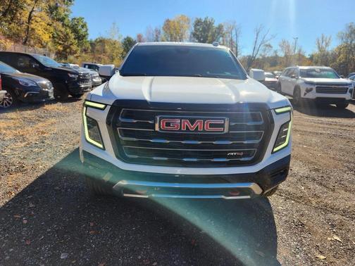 2025 GMC Yukon XL AT4