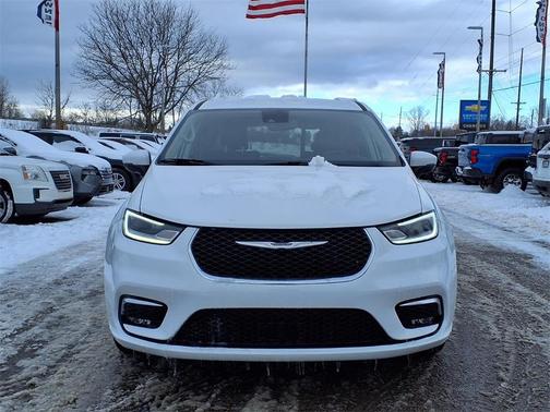 2023 Chrysler Pacifica Touring-L