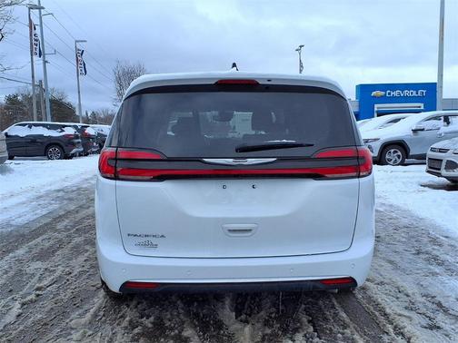 2023 Chrysler Pacifica Touring-L