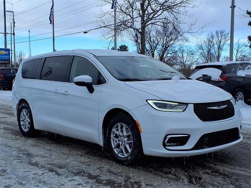 2023 Chrysler Pacifica Touring-L
