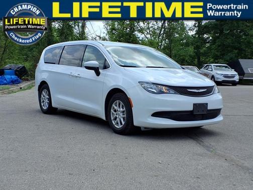 2023 Chrysler Voyager LX