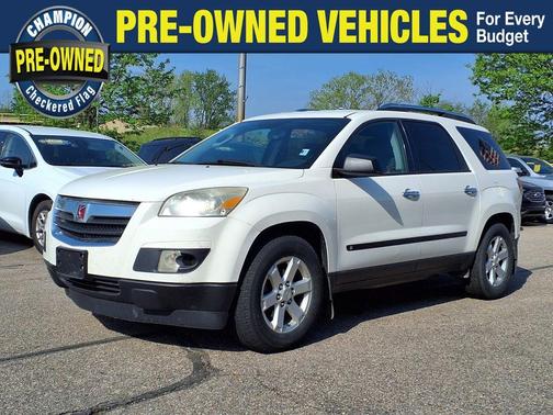 Cream White 2008 Saturn Outlook XE