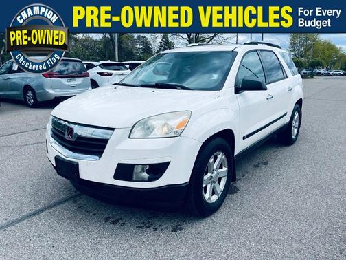 Cream White 2008 Saturn Outlook XE