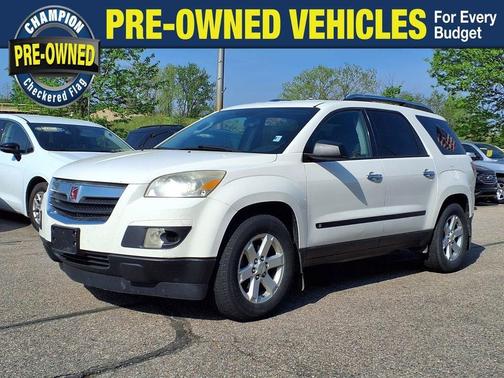 Cream White 2008 Saturn Outlook XE