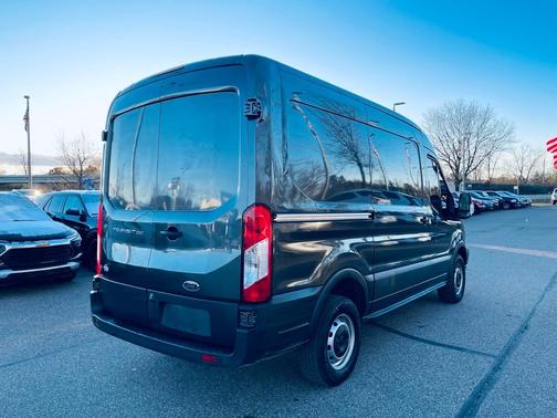 2016 Ford Transit-250 130 WB Medium Roof Cargo