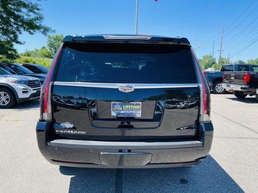 2017 Cadillac Escalade Luxury