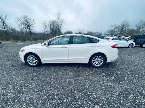 White Platinum Clearcoat Metallic 2016 Ford Fusion SE