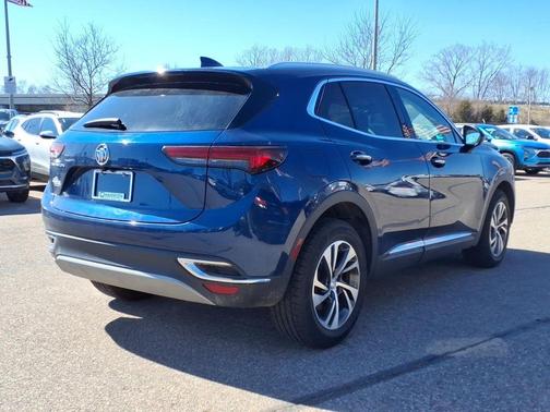 Sapphire Metallic 2022 Buick Envision Essence