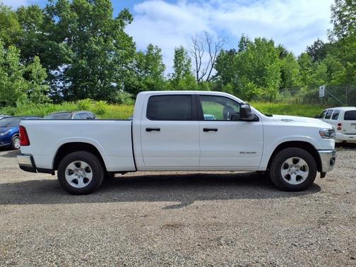 Bright White Clearcoat 2025 RAM 1500 Big Horn/Lone Star