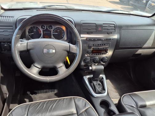 2010 Hummer H3T Luxury Edition
