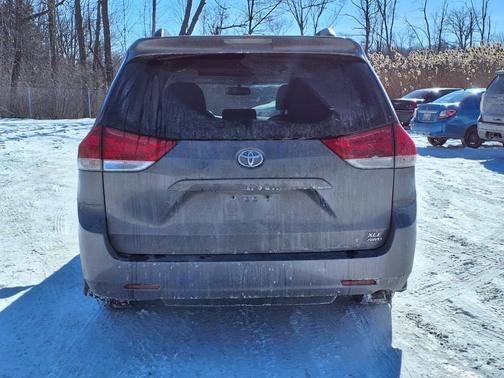 2014 Toyota Sienna XLE