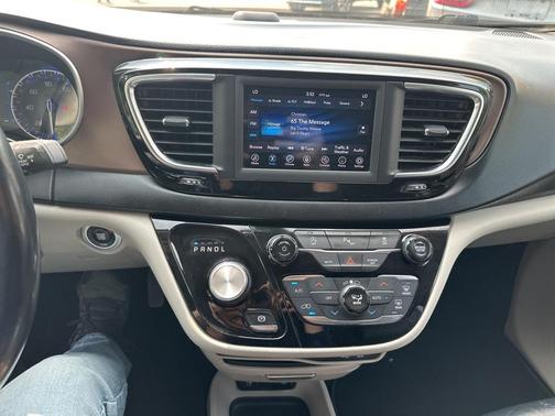 2019 Chrysler Pacifica Touring-L