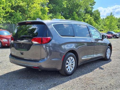 2019 Chrysler Pacifica Touring-L