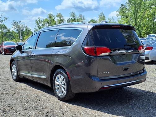 2019 Chrysler Pacifica Touring-L