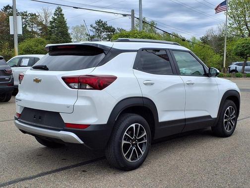 Summit White 2025 Chevrolet Trailblazer LT