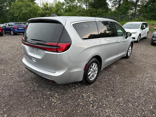 2023 Chrysler Pacifica Touring-L