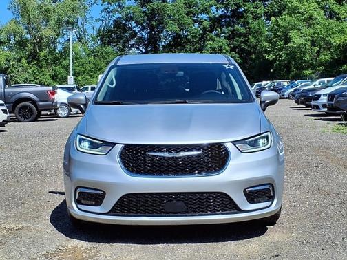 2023 Chrysler Pacifica Touring-L