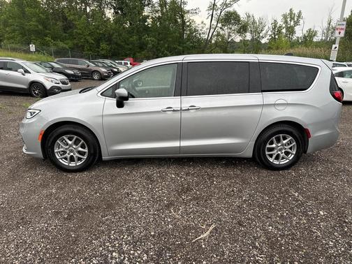 2023 Chrysler Pacifica Touring-L