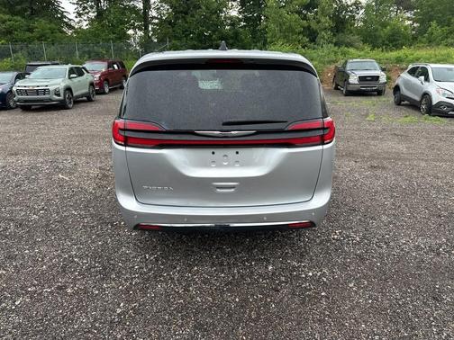2023 Chrysler Pacifica Touring-L