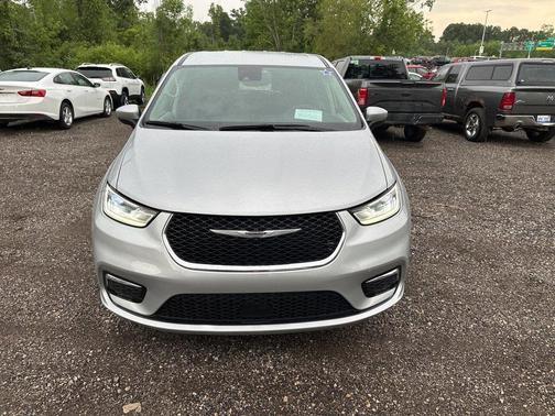 2023 Chrysler Pacifica Touring-L