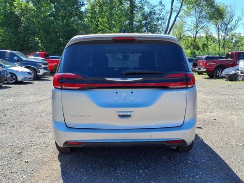2023 Chrysler Pacifica Touring-L
