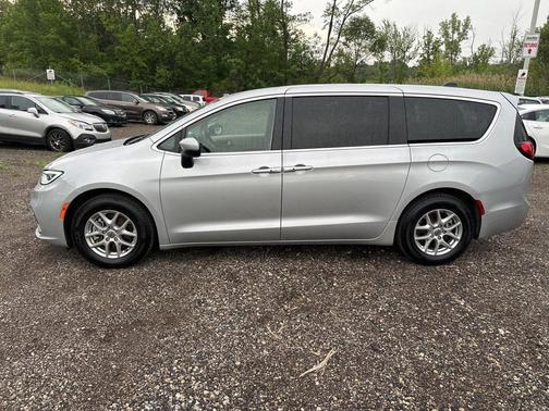 2023 Chrysler Pacifica Touring-L