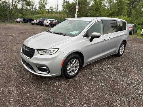2023 Chrysler Pacifica Touring-L