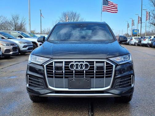 Mythos Black Metallic 2022 Audi Q7 45 Premium Plus