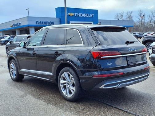 Mythos Black Metallic 2022 Audi Q7 45 Premium Plus