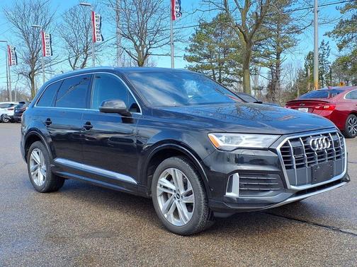 Mythos Black Metallic 2022 Audi Q7 45 Premium Plus