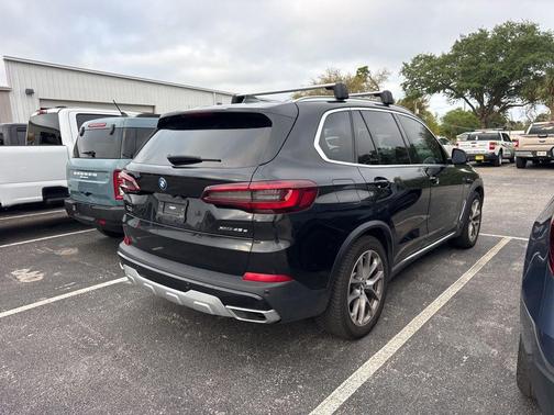 Black Sapphire Metallic 2022 BMW X5 PHEV xDrive45e