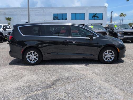 2017 Chrysler Pacifica Touring