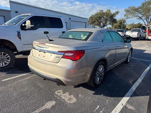 2013 Chrysler 200 Limited
