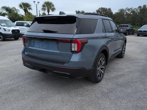 2025 Ford Explorer ST-Line