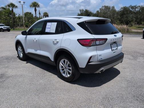 OXFORD WHITE 2020 Ford Escape SE