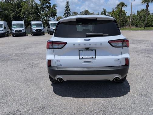 OXFORD WHITE 2020 Ford Escape SE