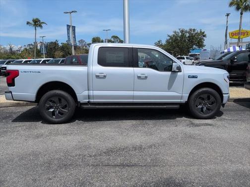 2025 Ford F-150 Lightning LARIAT
