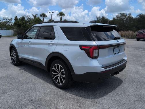 SPACE WHITE METALLIC 2026 Ford Explorer ST-Line