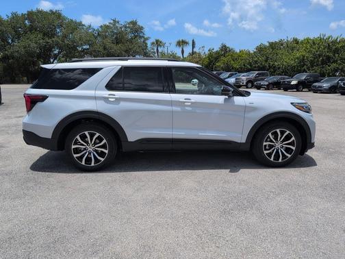 SPACE WHITE METALLIC 2026 Ford Explorer ST-Line