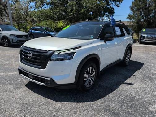 2023 Nissan Pathfinder SL