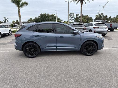 2024 Ford Escape ST-Line Elite