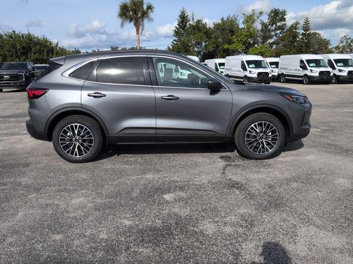 2026 Ford Escape PHEV SE