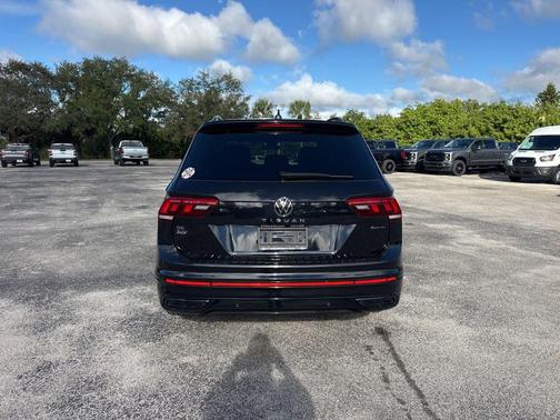 2024 Volkswagen Tiguan 2.0T SE R-Line Black