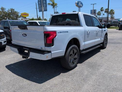 2025 Ford F-150 Lightning Flash
