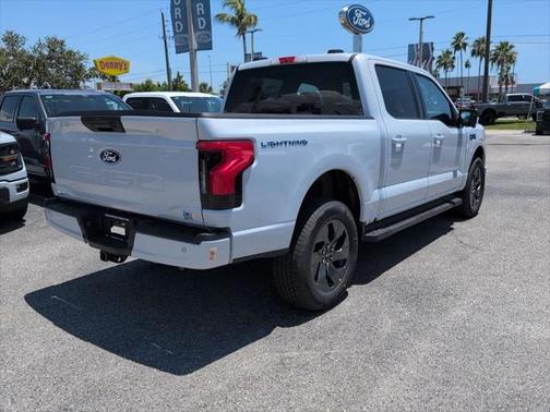 2025 Ford F-150 Lightning Flash