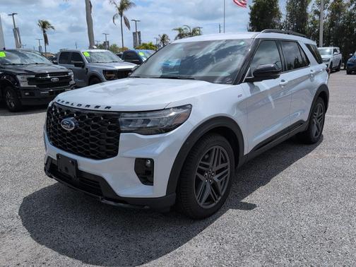 Star White Metallic Tri-Coat 2026 Ford Explorer ST-Line