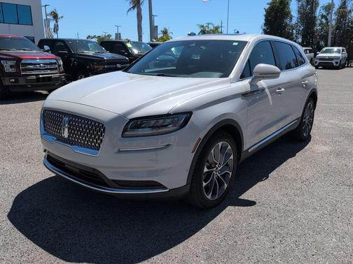 Ceramic Pearl Metallic Tinted Clearcoat 2023 Lincoln Nautilus Reserve
