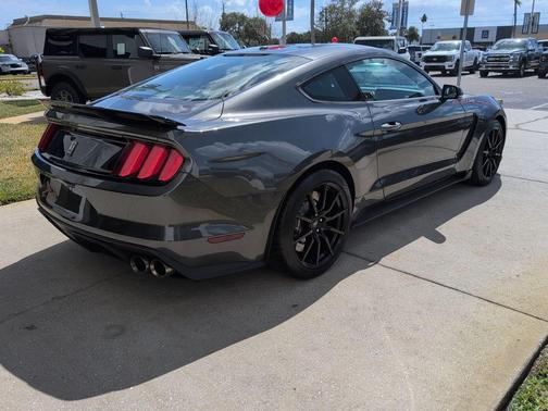 2017 Ford Shelby GT350 Base