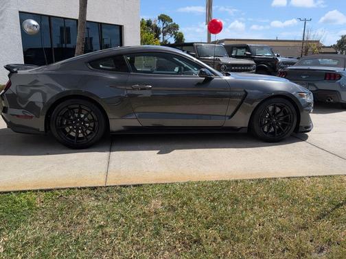 2017 Ford Shelby GT350 Base